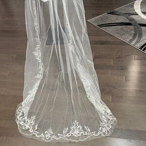 Elegant Ivory Lace Catherdral Bridal Veil